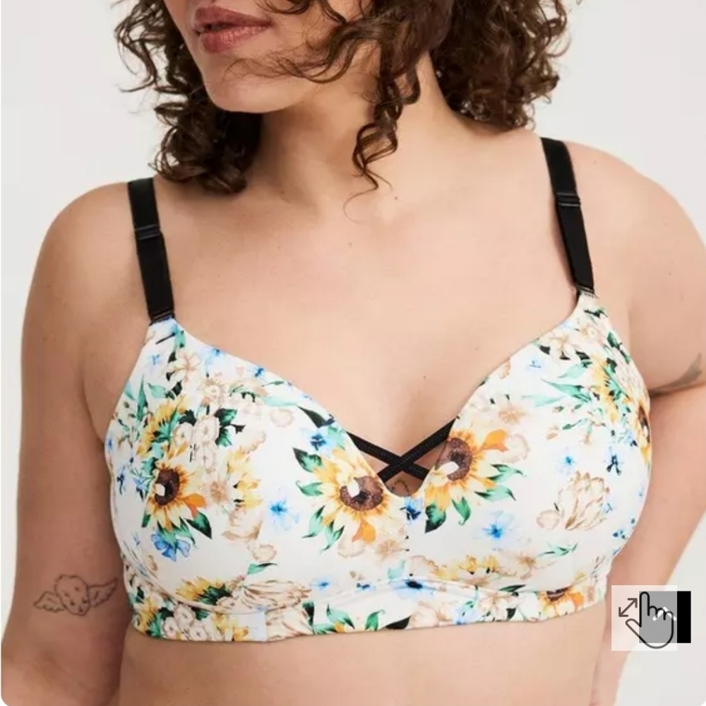 Wireless Push UP Bra with Black Straps